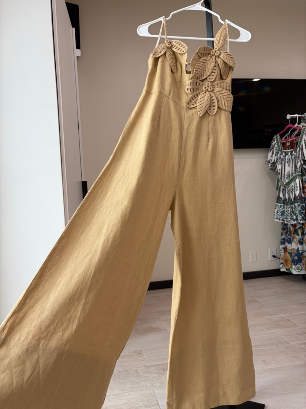 Farm Rio: Sand 3d Flowers Euroflax⢠Premium Linen Jumpsuit - Picture 5 of 13